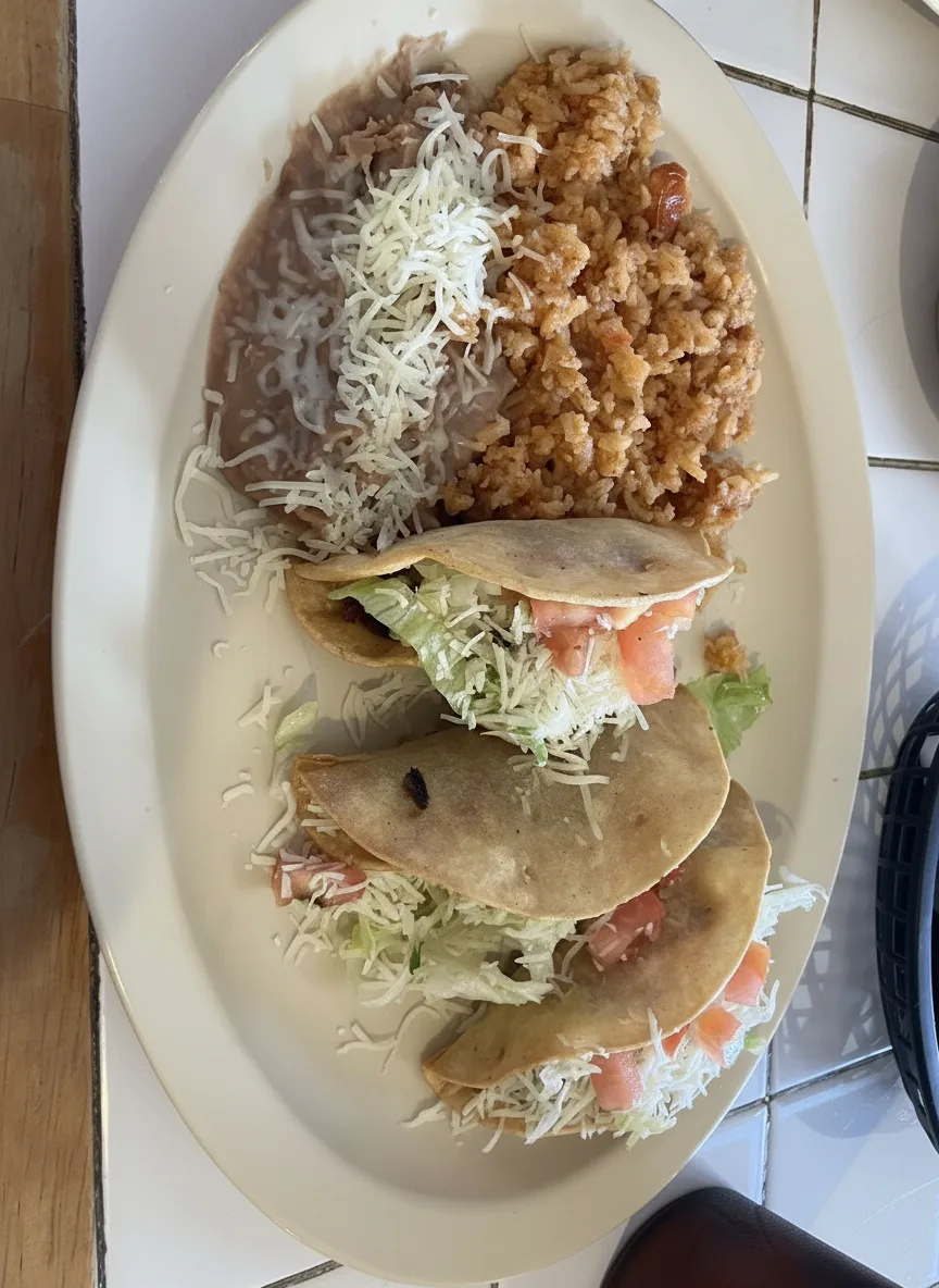 Crispy tacos with lettuce, tomato and cheese